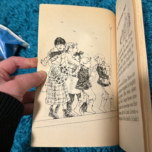 🎉2/$15🎉 The Christmas Present Mystery by Marion Markham, paperback, 1984 - Picture 4 of 5